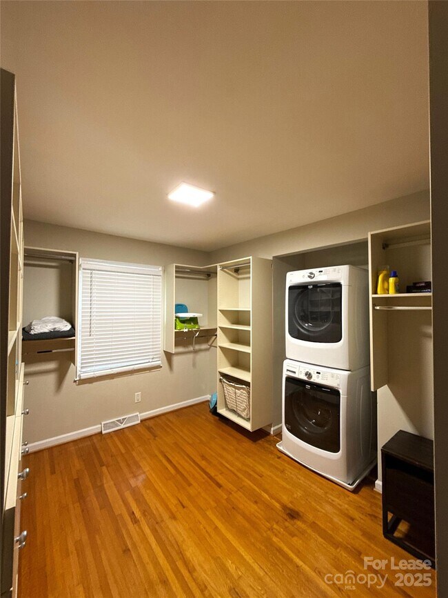 Building Photo - 1600 Paddock Cir