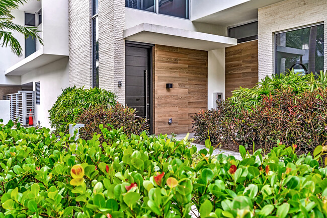Building Photo - 3750 Yacht Club Dr