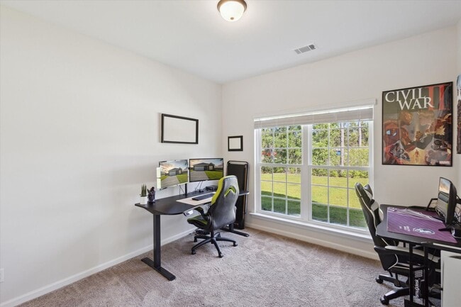Building Photo - AVAILABLE JULY 2025 [PET FRIENDLY]