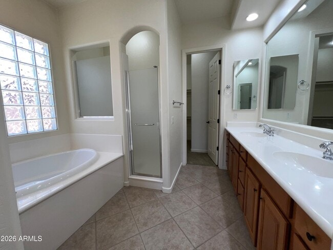 Building Photo - 14313 W Alvarado Dr