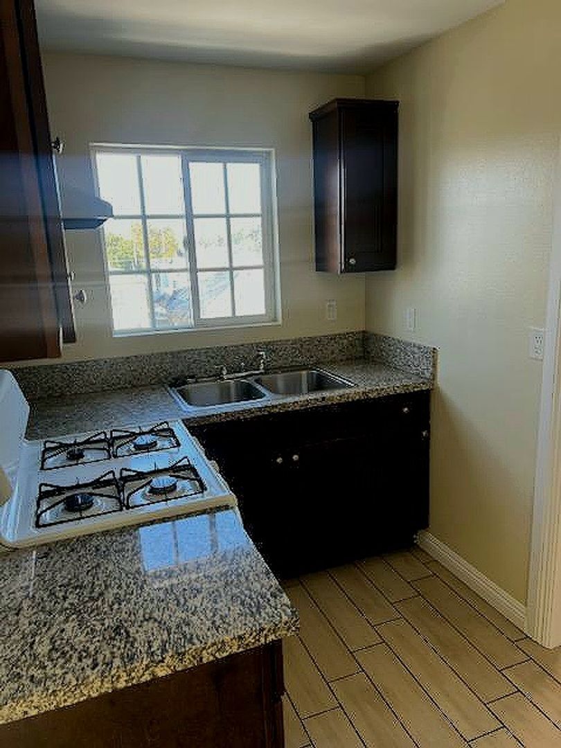 Building Photo - 3856 Normandie Ave