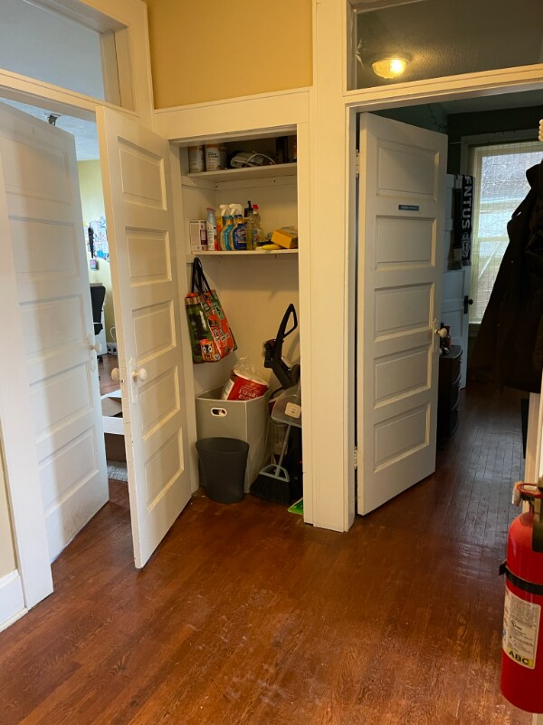 Building Photo - 462 King Ave