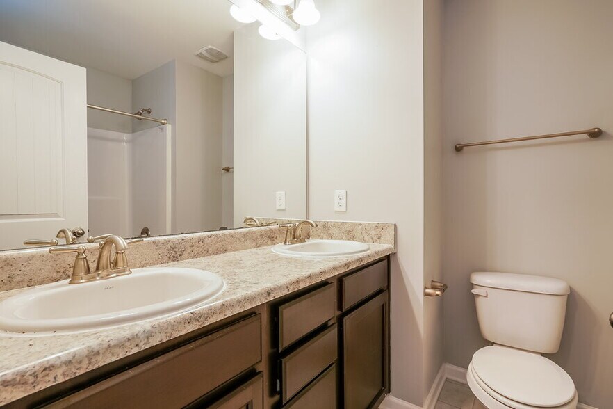 Building Photo - 115 Oakdale Ave