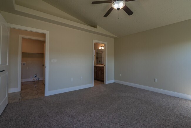 Building Photo - 2031 East Colorado Drive