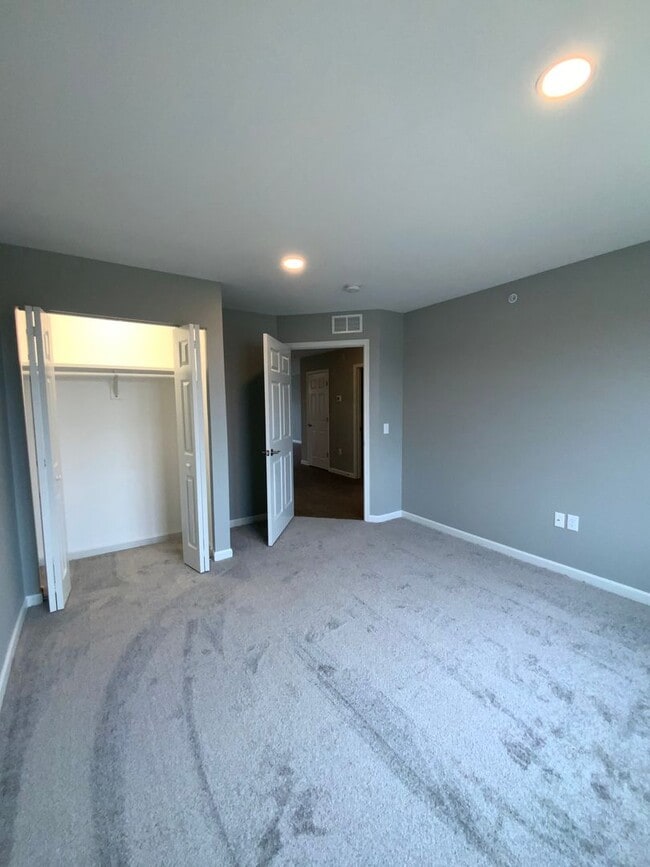 Building Photo - 200 Larkspur Ln