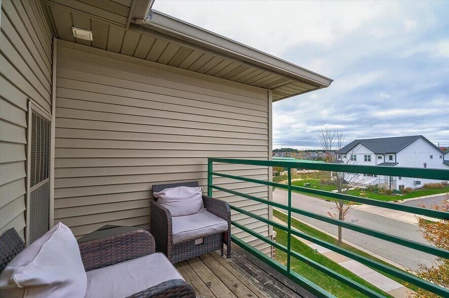 Building Photo - 102 Prairie Heights Dr