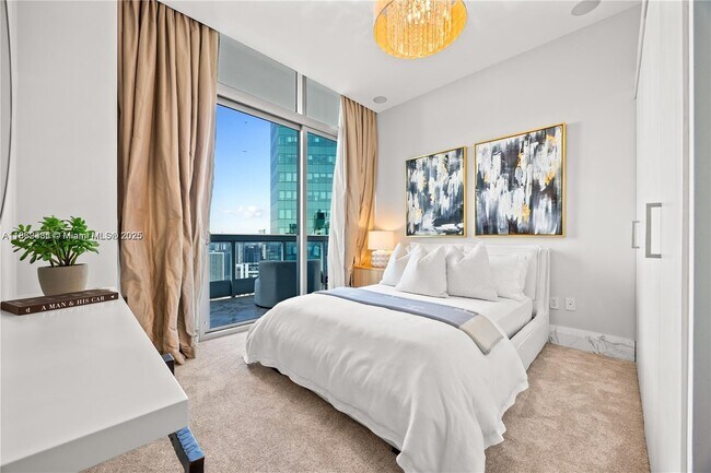 Building Photo - 200 Biscayne Blvd Way