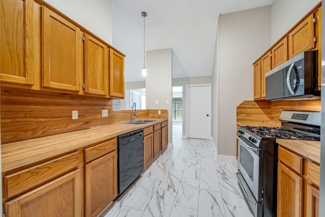 Building Photo - 7722 Covington Dr