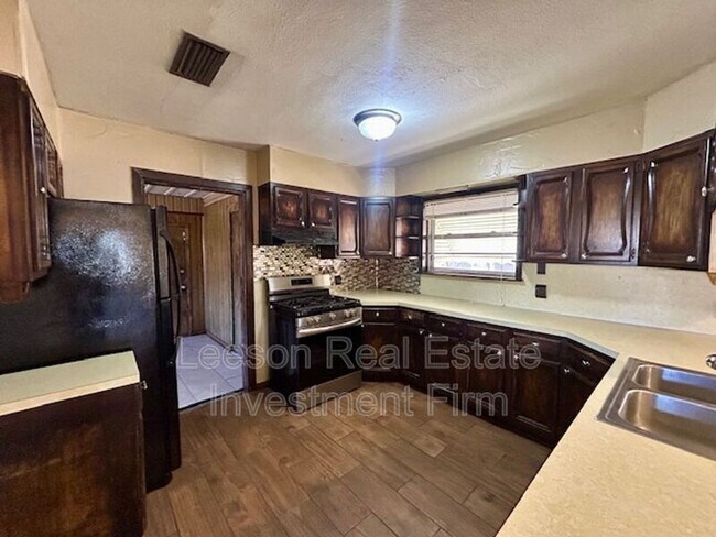 Building Photo - 2010 Colleen Drive