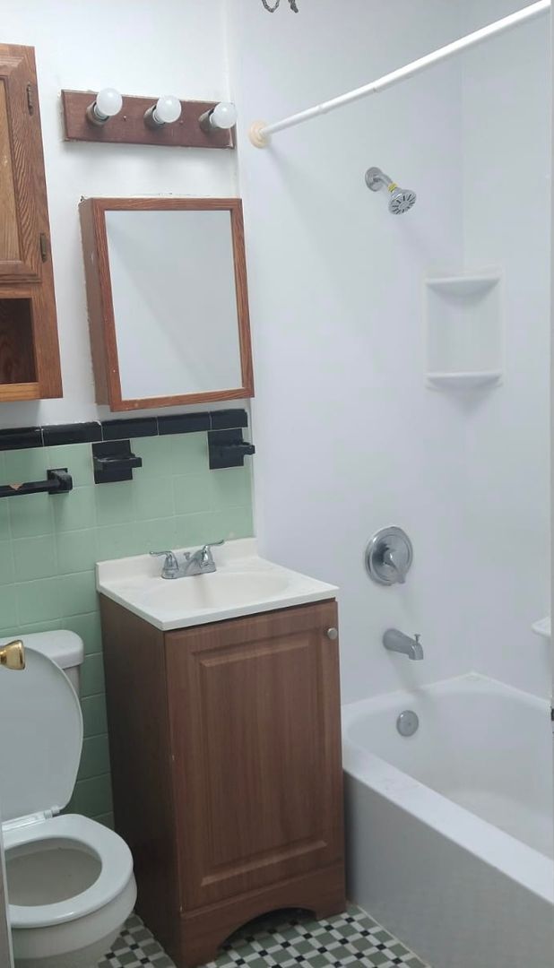 Building Photo - Nice and quiet Town House with garage and ...