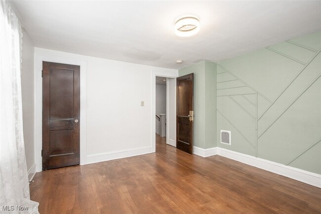 Building Photo - 2083 Chesterland Ave