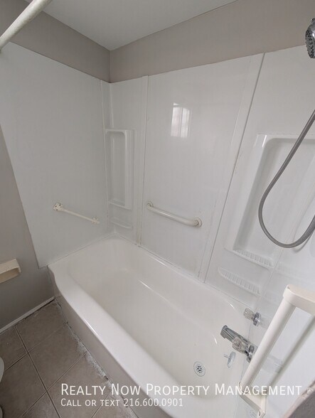 Building Photo - 13604 Oak Park Blvd