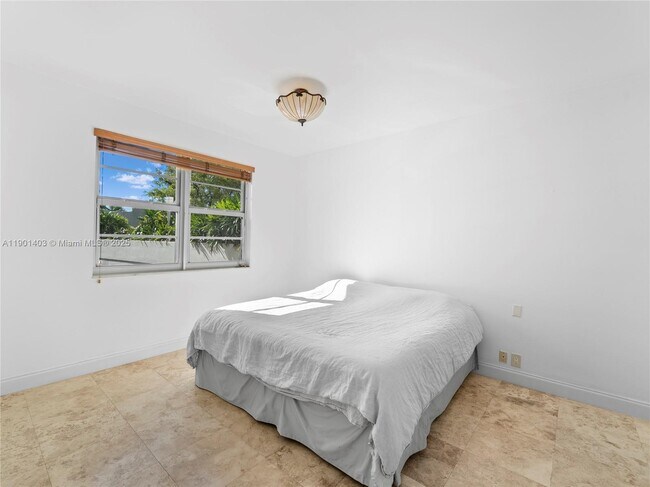 Building Photo - 5 Island Ave