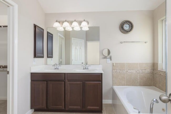 Building Photo - 7706 Quiet Trace Ln