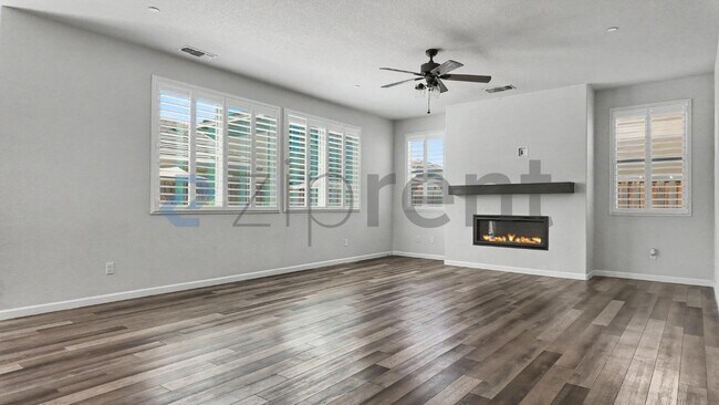 Building Photo - Unit