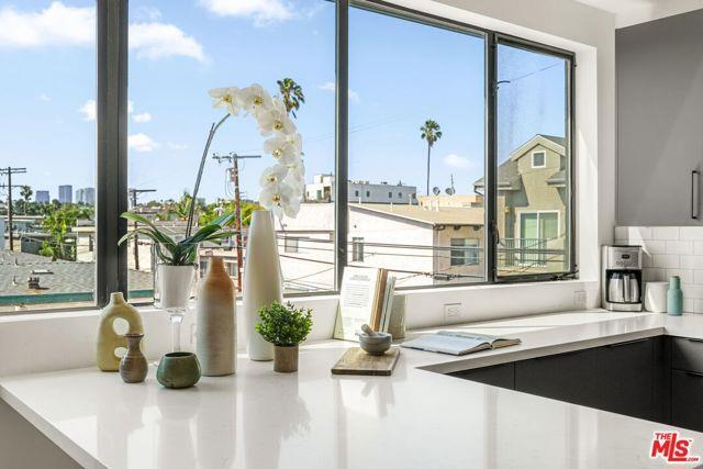 Building Photo - 3724 1/2 Vinton Avenue Apt #1/2, Los Angel...