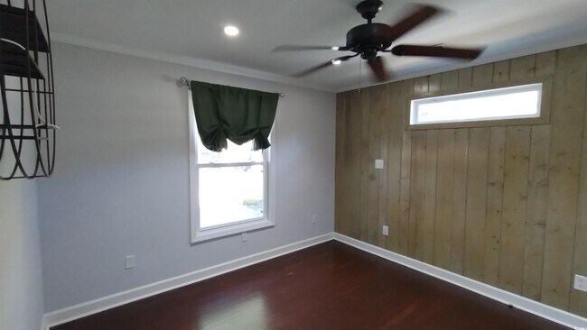 Building Photo - 710 Yucca Ave