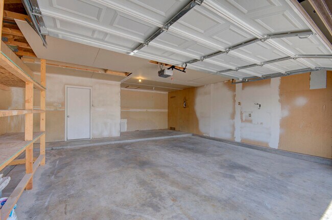 Building Photo - 2574 Bogie Rd SE