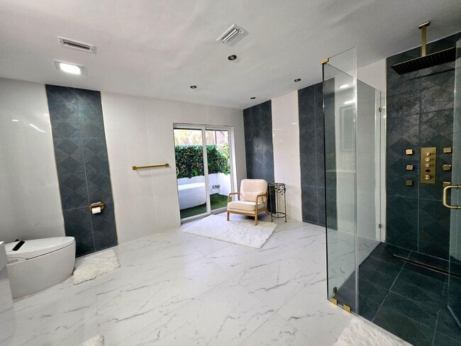 Building Photo - 12231 Areaca Dr
