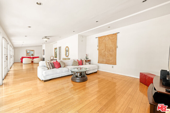 Building Photo - 1148 Coldwater Canyon Dr