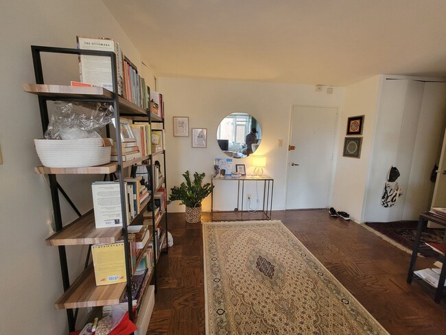 Building Photo - One Block from Dupont Circle!