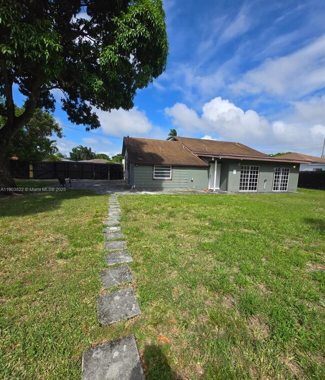 Building Photo - 2420 Jackson St