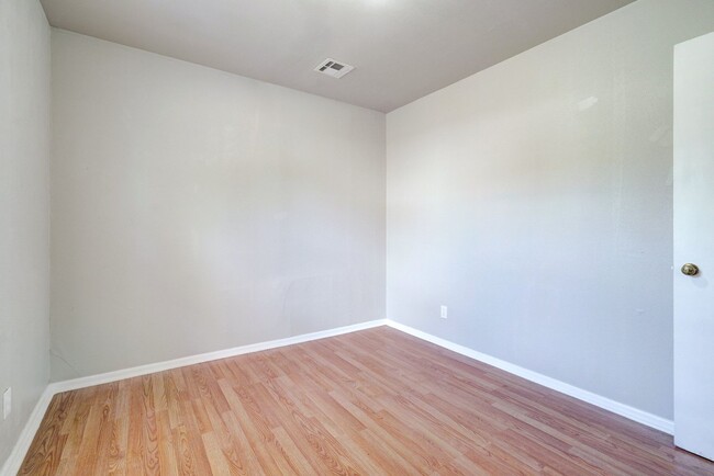Building Photo - 3 bed 2 bath home in Newalla