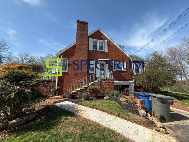 Building Photo - 1148 Lake Dr