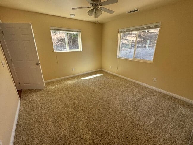 Building Photo - 2 bedroom 2 bath home