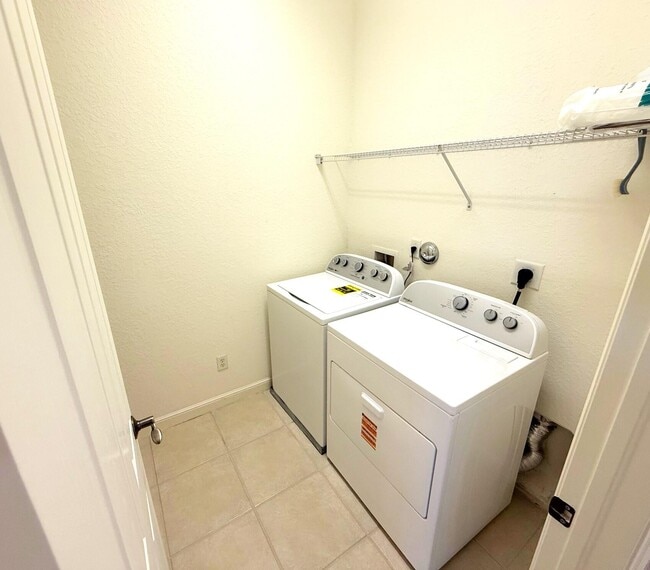 Building Photo - 685 Pacific Grove Dr