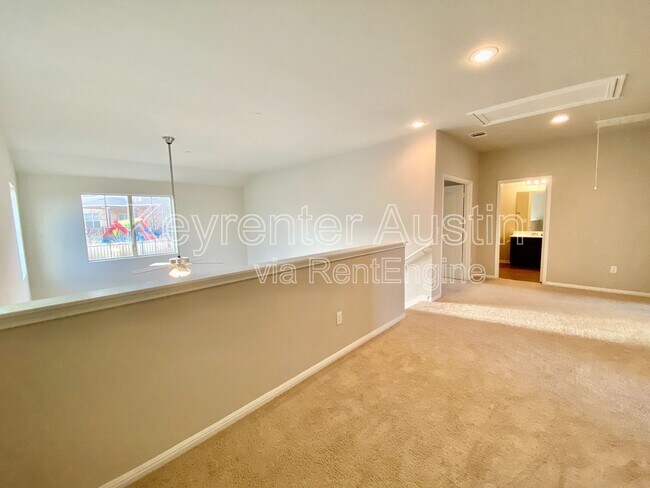 Building Photo - 516 E Slaughter Ln