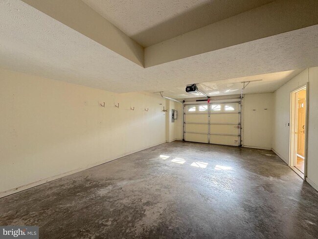 Building Photo - 130 Whirlwind Dr
