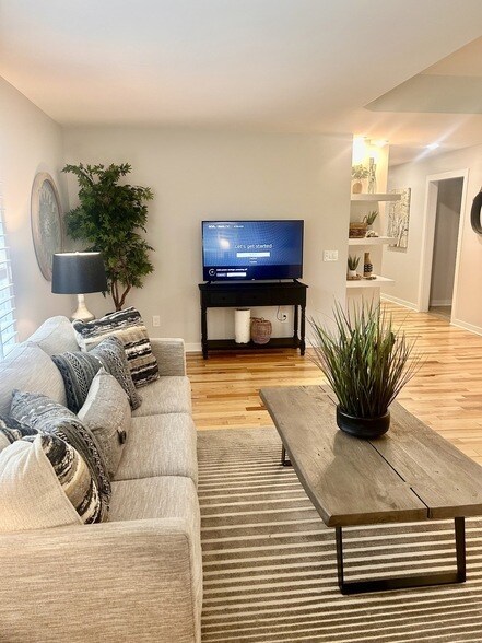 Building Photo - 1059 S Cross Bridges Rd