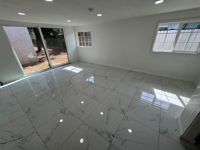 Building Photo - 4 bedroom in El Cajon