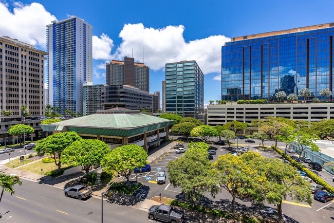 Building Photo - Coty Tower 703