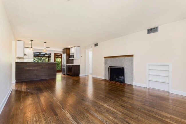 Building Photo - 11715 3rd Ave NW