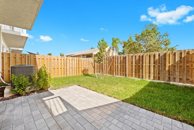 Building Photo - Brand new 3 bed 2.5 bath Townhouse with ya...