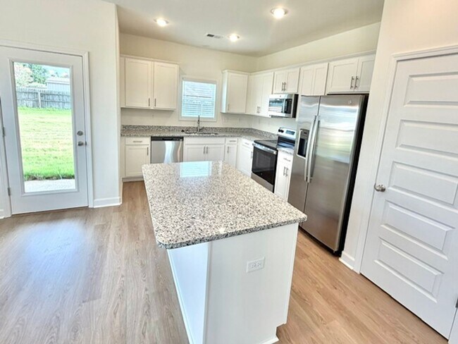 Building Photo - 145 Summer Rose Ln