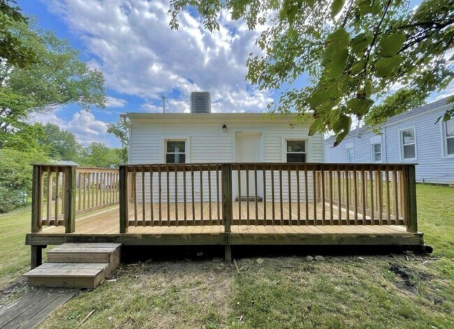 Building Photo - 549 Rawlings St