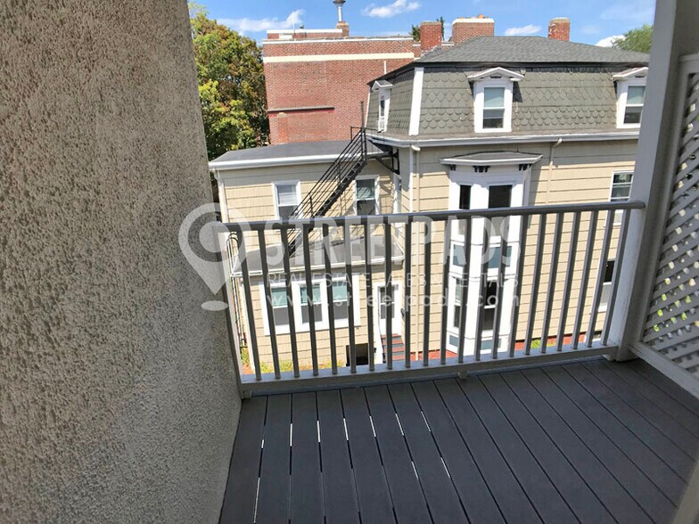 Building Photo - 65 Langdon St