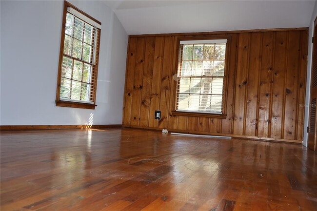 Building Photo - 3017 W Euclid Ave