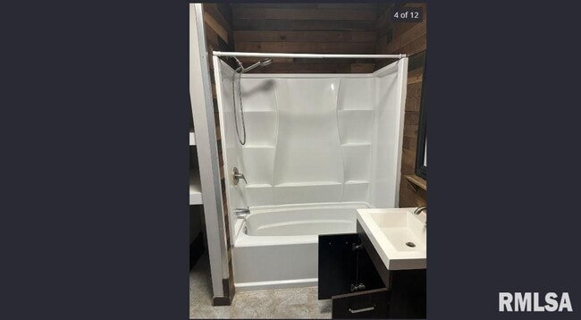 Building Photo - 826 24th St