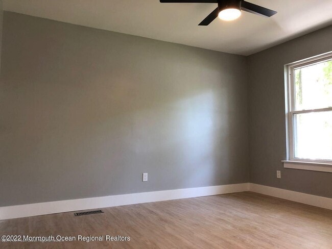 Building Photo - 517 Asbury Ave