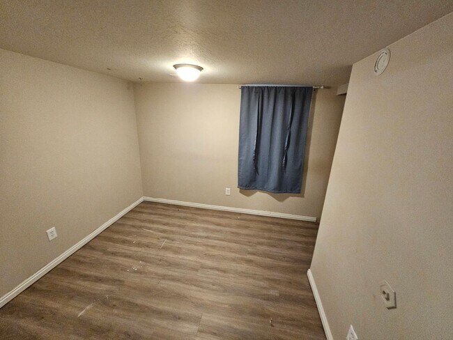 Building Photo - 4 Bedroom House in SLC for Rent!