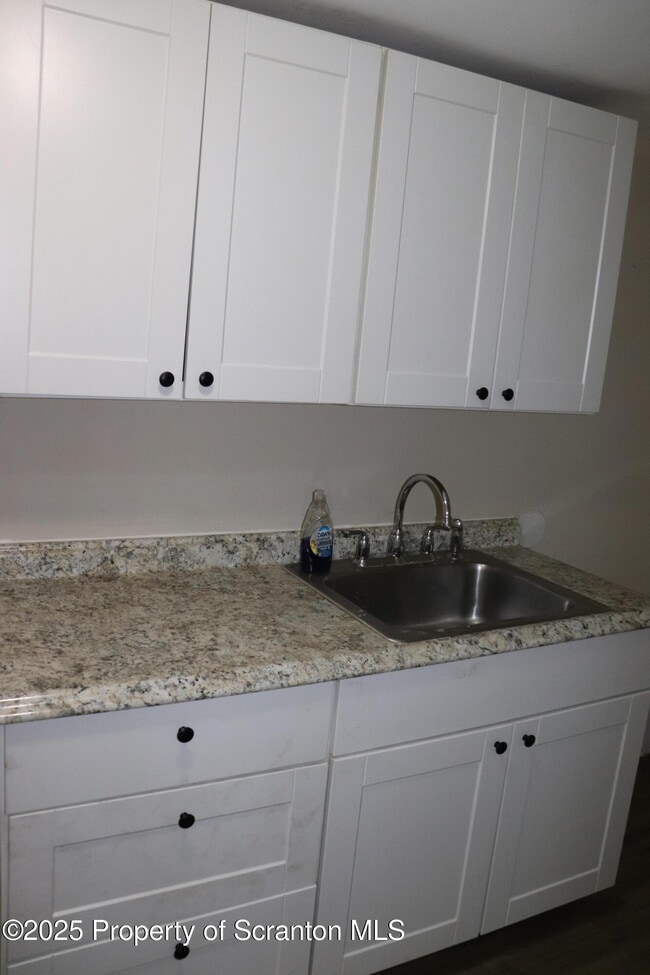 Building Photo - 105 Sambourne St