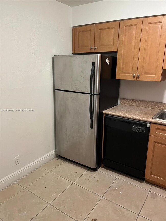 Building Photo - 5221 Geneva Ct