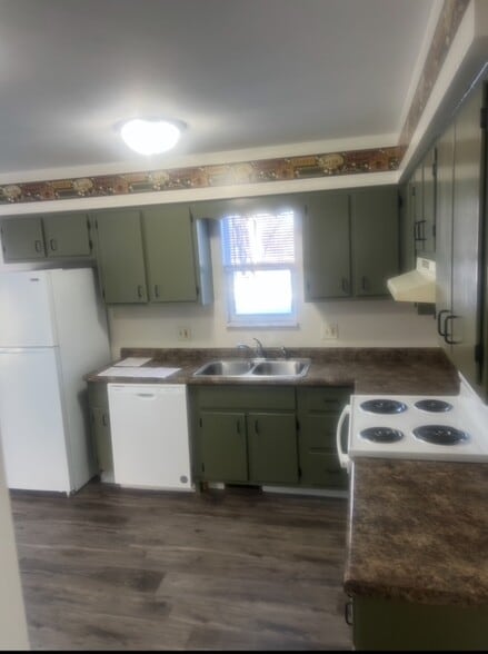 Building Photo - 4917 Sidney St