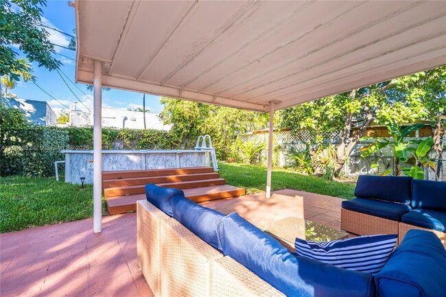 Building Photo - 2315 SW 17th St