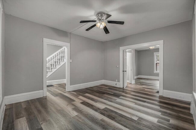 Building Photo - 735 Sylvan Ct