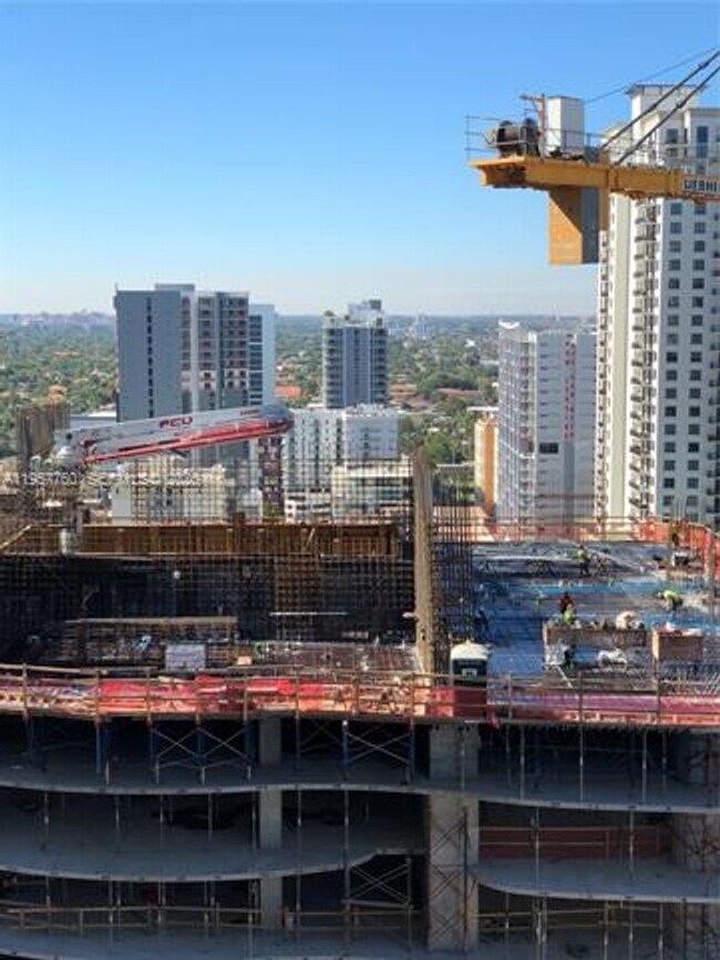 Building Photo - 1010 Brickell Ave